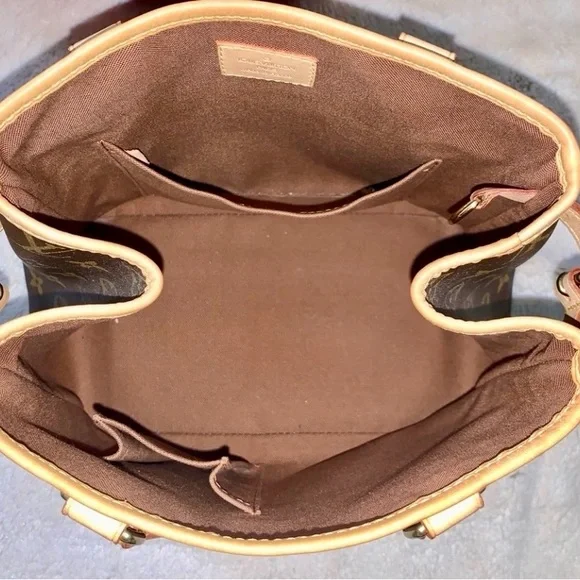 👑✅PRICE FIRM✅AUTHENTIC Louis Vuitton Small Vertical Batignolles - Picture 6 of 16